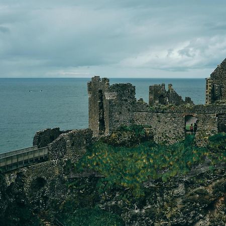 Отель Portrush Adelphi Экстерьер фото