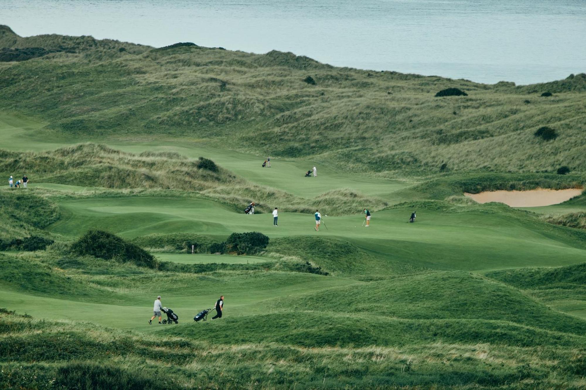 Отель Portrush Adelphi Экстерьер фото