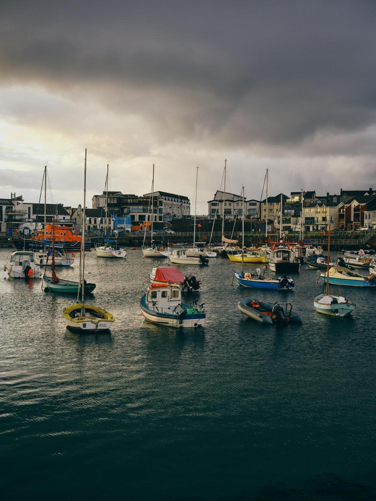 Отель Portrush Adelphi Экстерьер фото