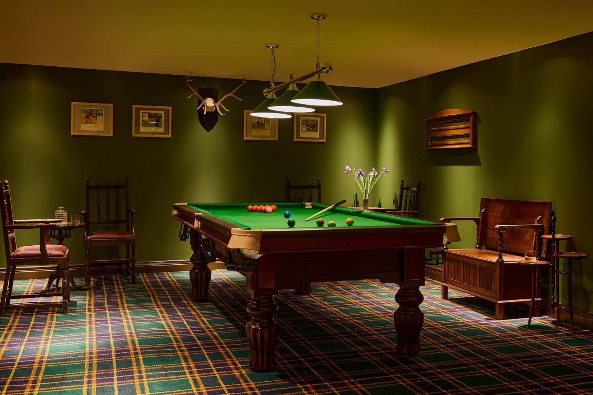 Отель Portrush Adelphi Экстерьер фото