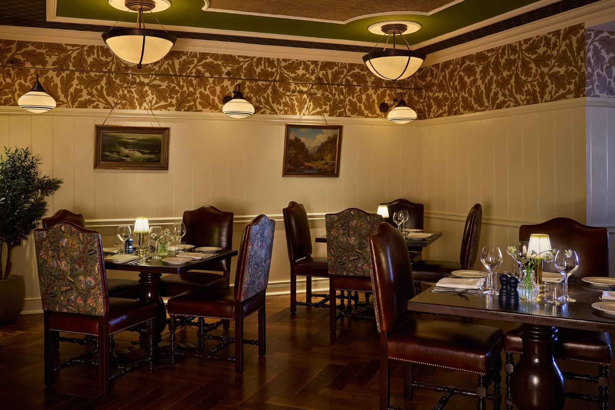 Отель Portrush Adelphi Экстерьер фото