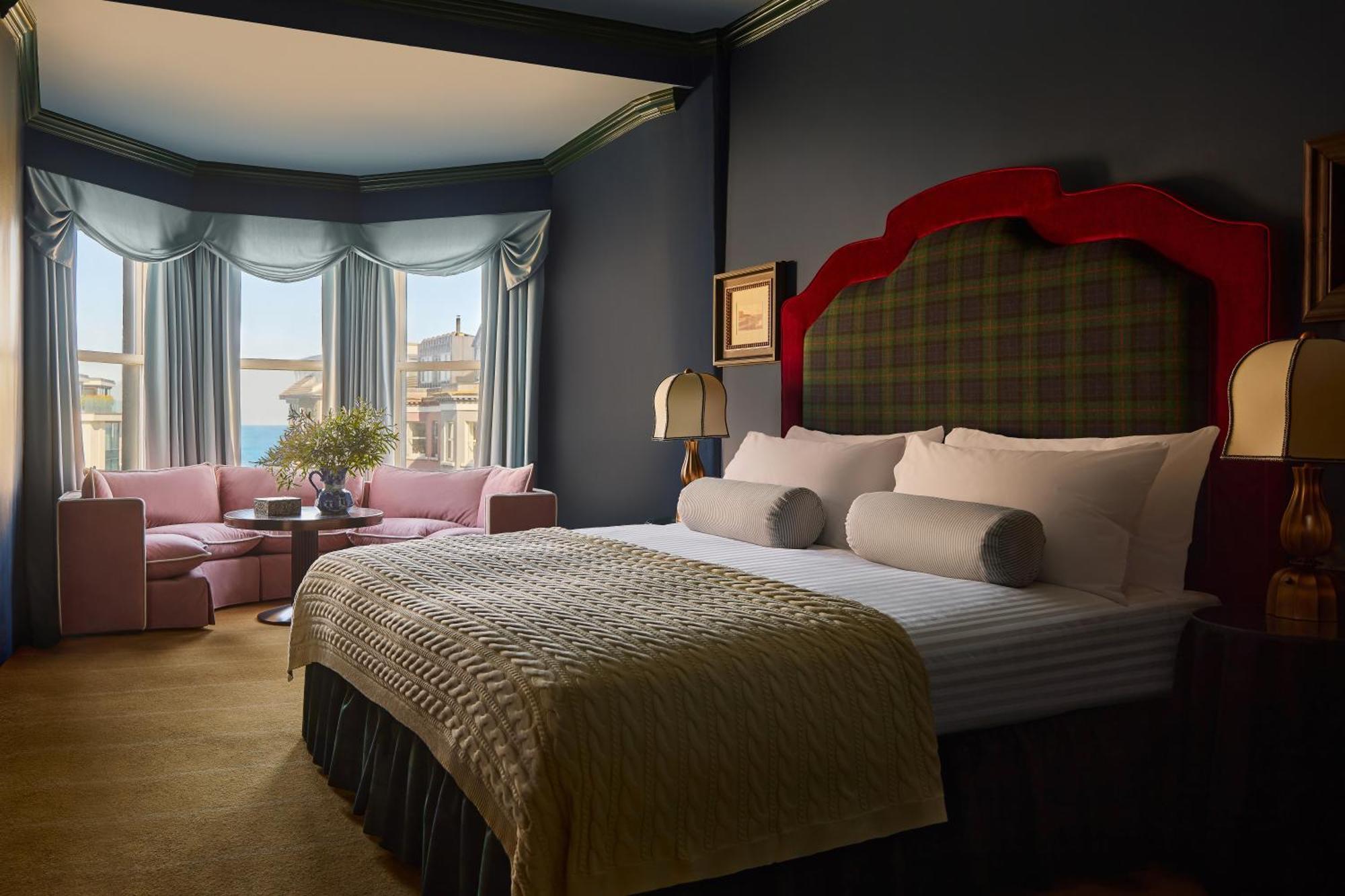 Отель Portrush Adelphi Экстерьер фото