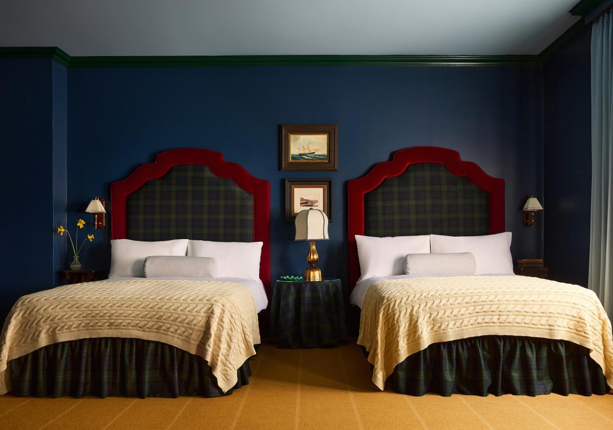 Отель Portrush Adelphi Экстерьер фото